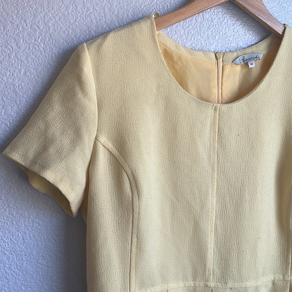 Yellow dress - Picture 2 of 8